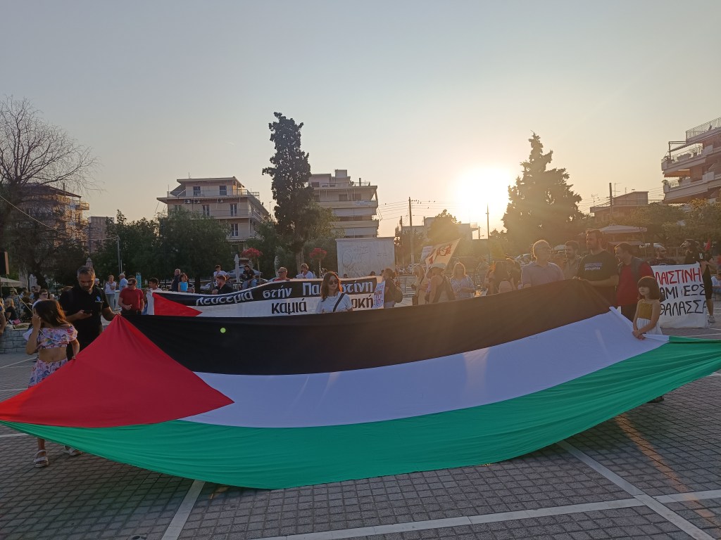 Μαζική συμμετοχή στη συγκέντρωση Σωματείων και Φορέων της Ηλιούπολης για να σταματήσει η γενοκτονία του Παλαιστινιακού λαού.